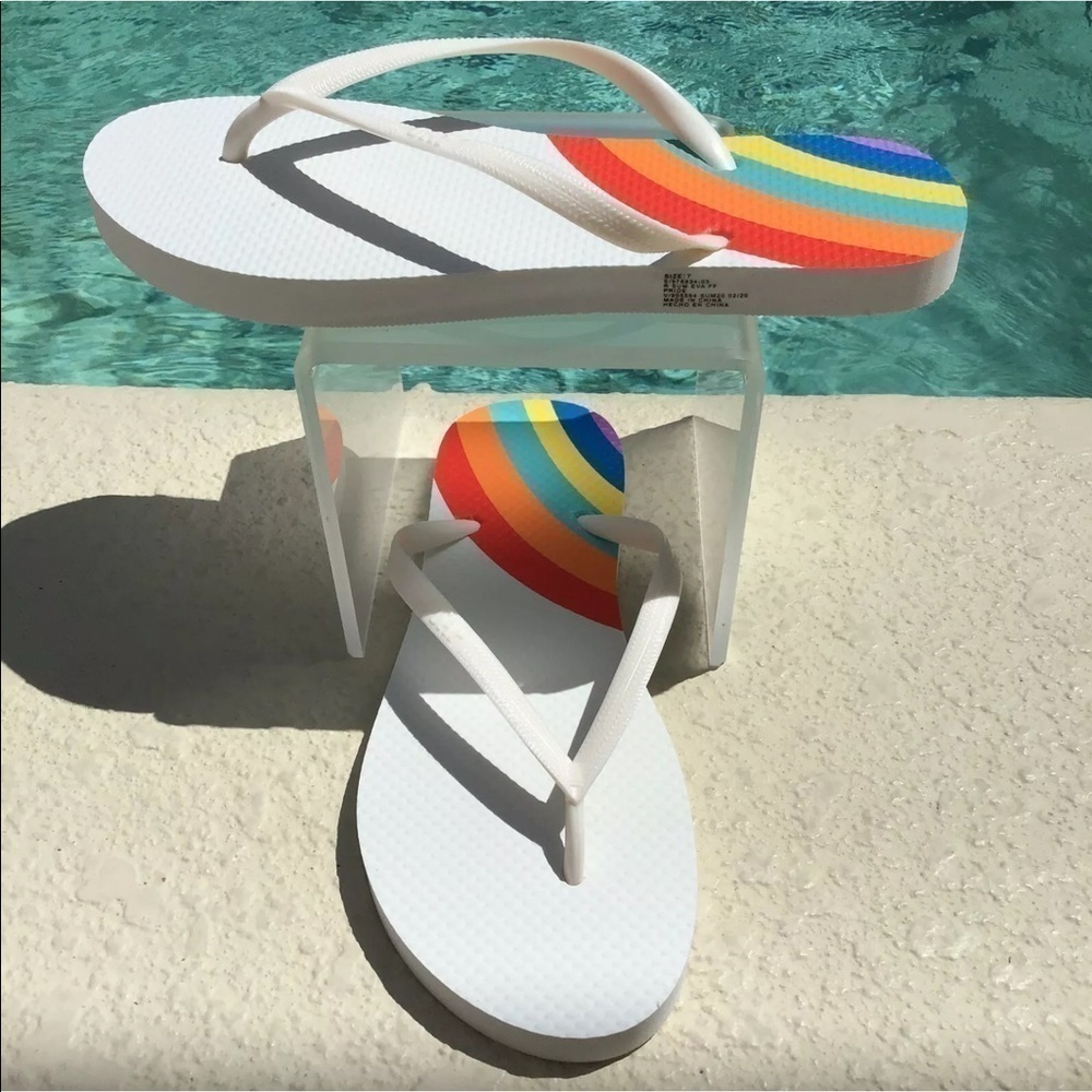 Gap Rainbow Heart Women Flip Flops SZ 10 White Beach Cruise Vacay Sandals NEW - Picture 6 of 12